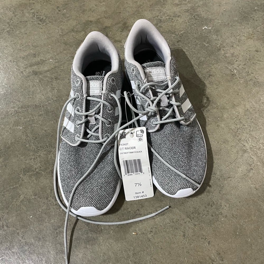 Adidas NWT size 7.5 sneakers